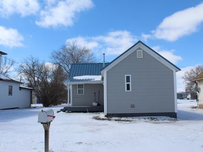 208 2nd Ave NW, Ashley, ND, 58413
