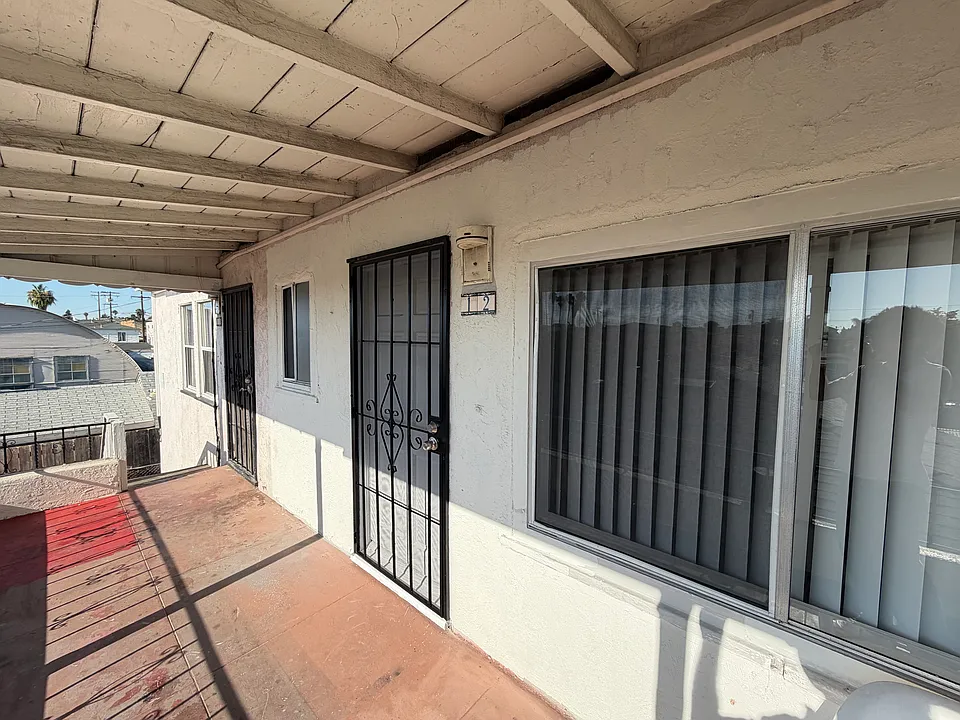 4265 Euclid Ave #12