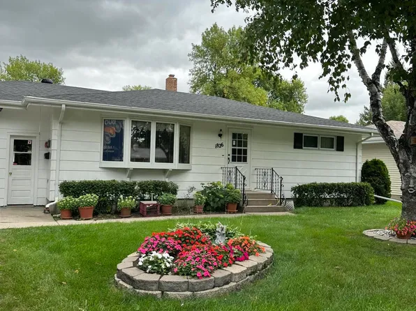 1826 14th Ave NW, East Grand Forks, MN 56721