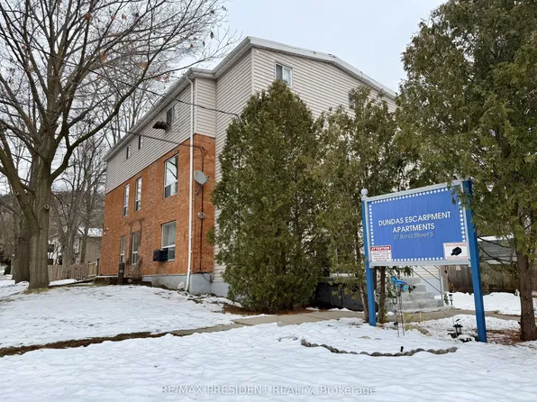 37 Bond St S, Hamilton, ON L9H 3H2