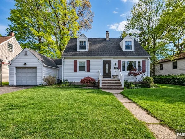 99 Oneida Ave, Dumont, NJ 07628