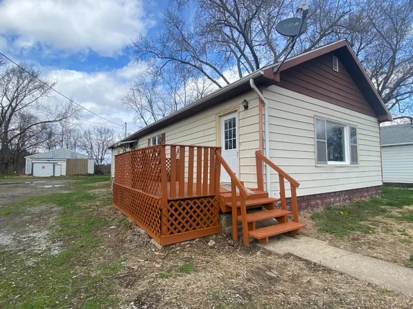 7745 Old Highway 50, Flora, IL 62839