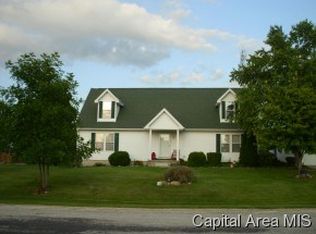 120 S Cedar Dr, Virginia, IL 62691