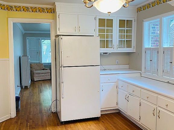 4th image of 603 Charles St