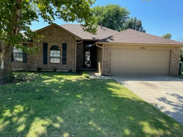 1801 Saint Christopher Dr, Edmond, OK 73003