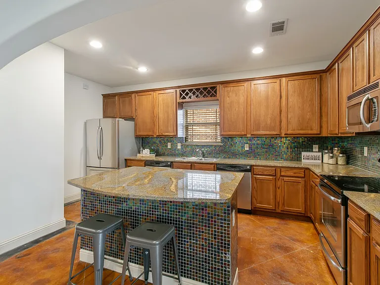 3136 Rogers Ave — Photo 12