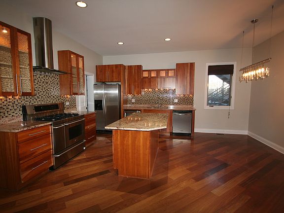 3rd image of 1945 N Wilmot Ave APT 1R