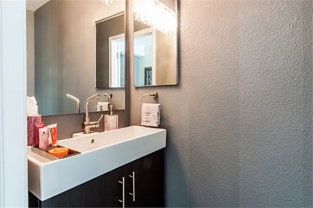 359 Montgomery Dr — Photo 7