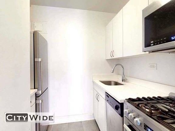 5th image of 165 E 35th St APT 8G
