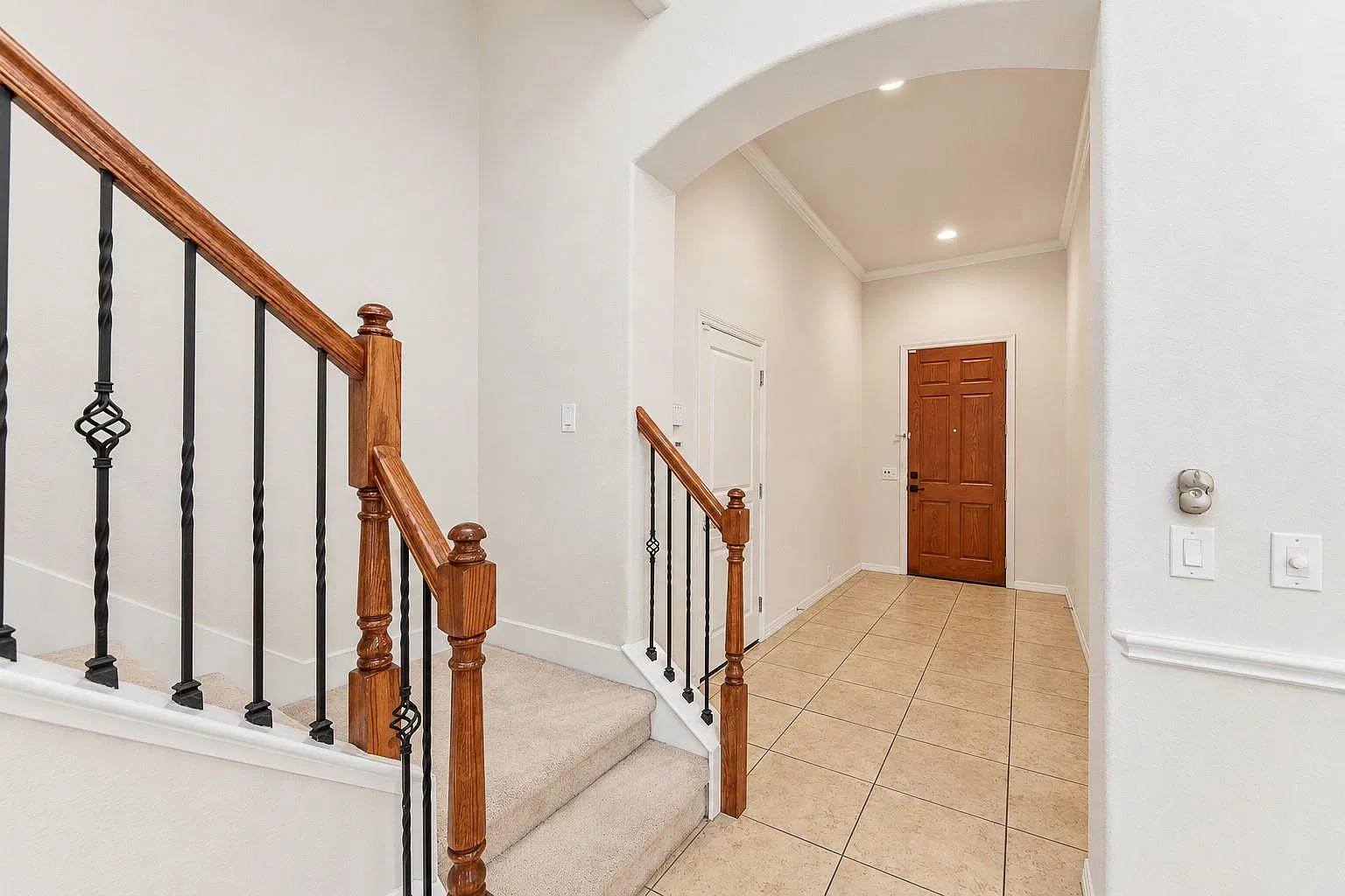 4 bed, 3.0 bath, 2716 sqft, $2,950 — Photo 4