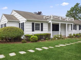 31 Saint Andrews Cir, Southampton, NY 11968