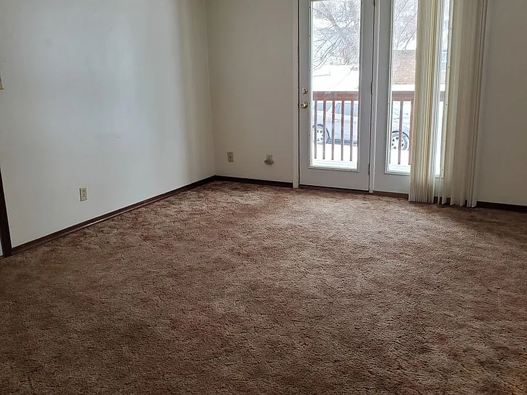 740 Demaret Dr — Photo 7