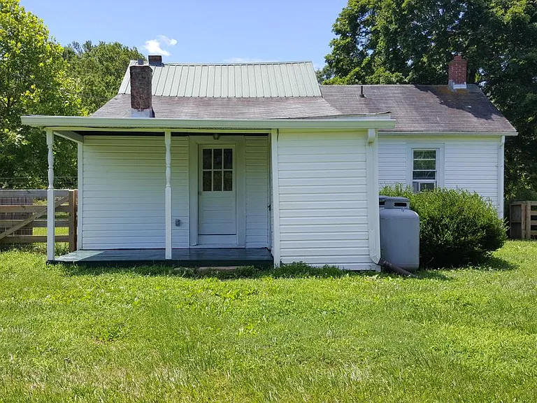 2071 Hudson Rd — Photo 3