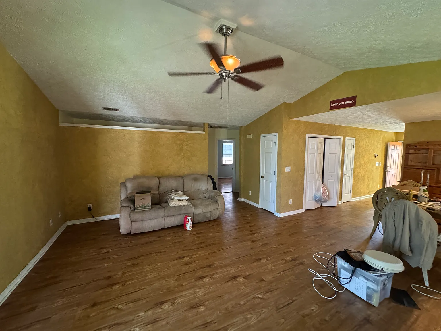 3 bed, 1406 sqft, $2,200 — Photo 4