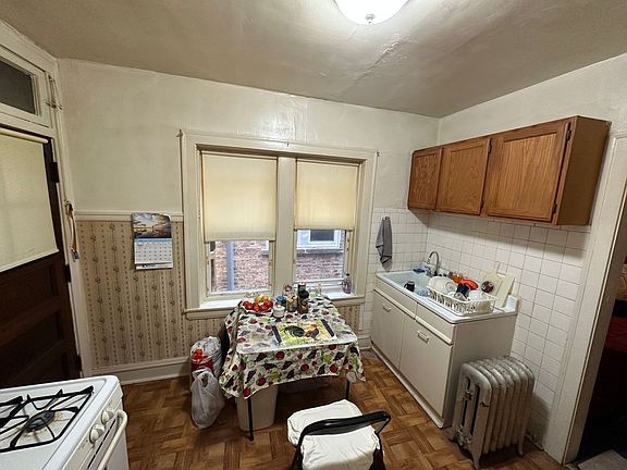4th image of 6422 N Richmond St #2B