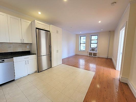 1st image of 301 W 96th St #X