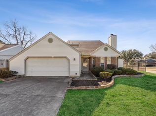 300 Rosemary Ln, Euless, TX 76039