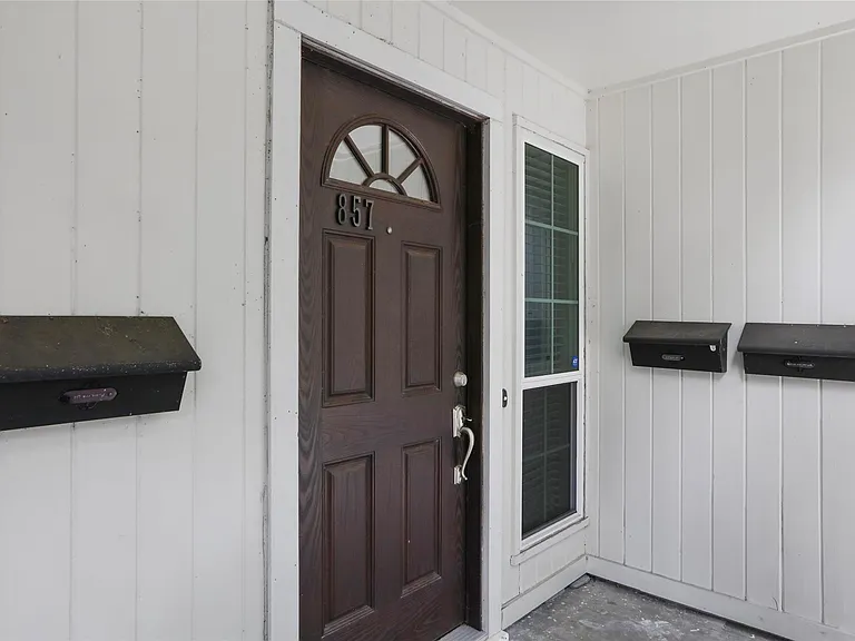 857 Wax Myrtle Ln #4 — Photo 3