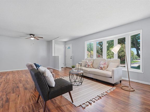 3rd image of 800 Circle Dr