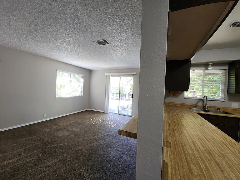 55 Mina Ave #D — Photo 2