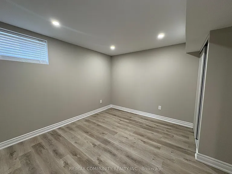 60 Saint Hubert Dr — Photo 6