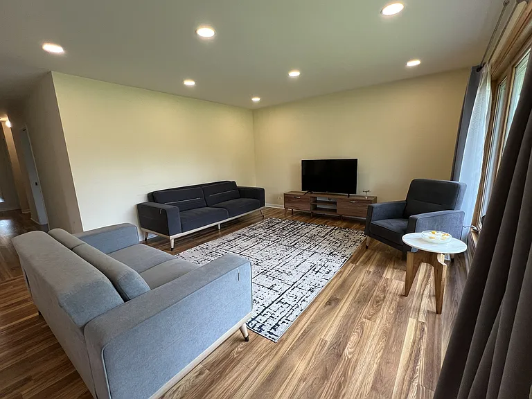 1431 E Emmerson Ln — Photo 7