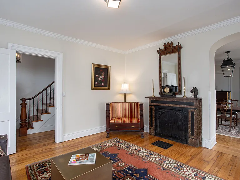 562 State St — Photo 9