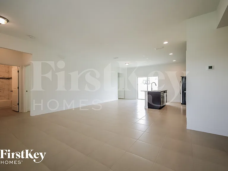 318 Aster Ct — Photo 4