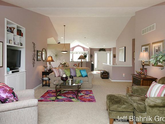 5th image of 1933 Dunlin Ct NE