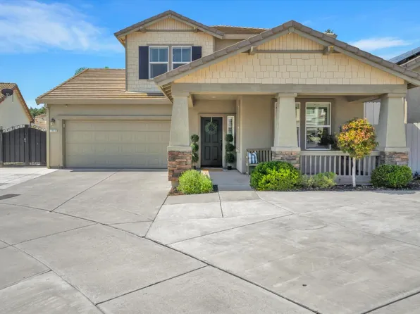 1305 Oak Leaf Cir, Oakdale, CA 95361