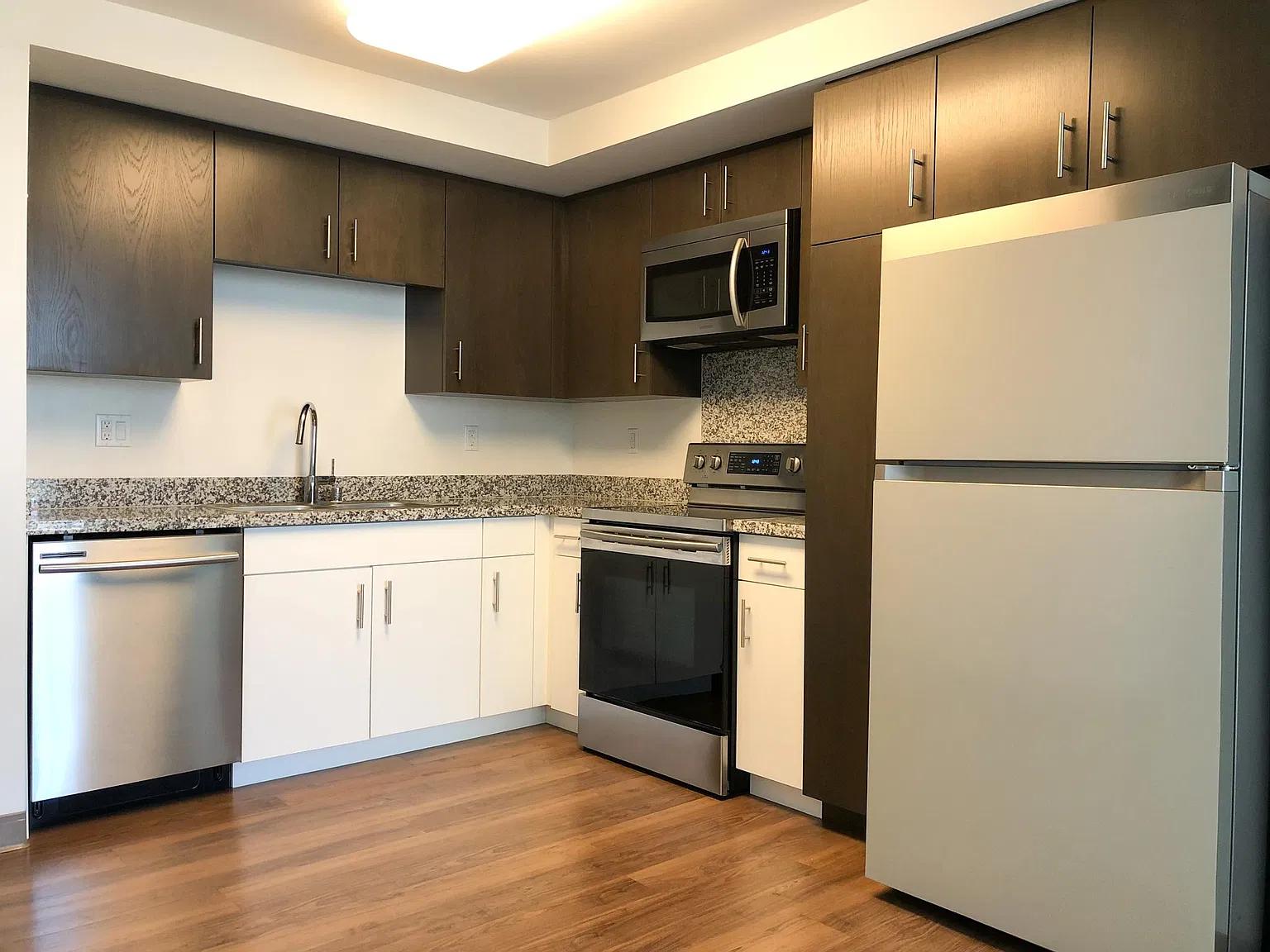 2 bed, 739 sqft, $3,500 — Photo 1