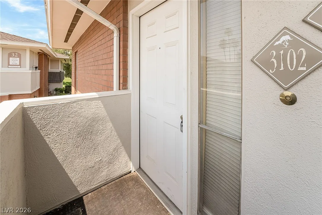 1 bed, 1.0 bath, 897 sqft, $1,250 — Photo 2