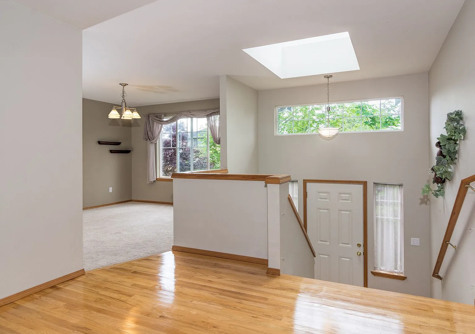 Large Updated 5 Bed Split-Level Kenmore Home! — Photo 3