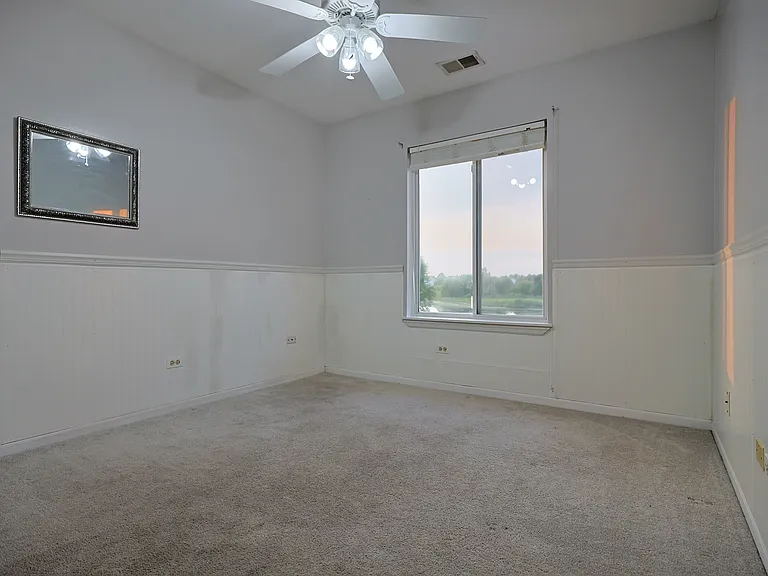 1402 Parkside Dr — Photo 19