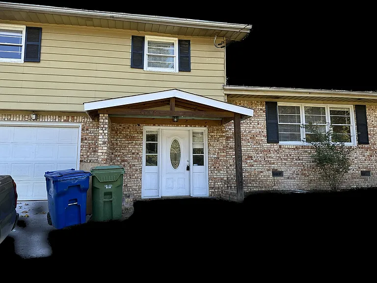 2446 Susan Ln SW — Photo 1