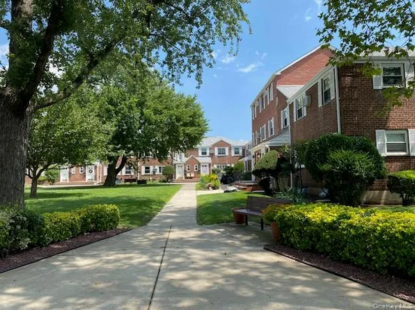 73-23 255th Street #G-2, Glen Oaks, NY 11004