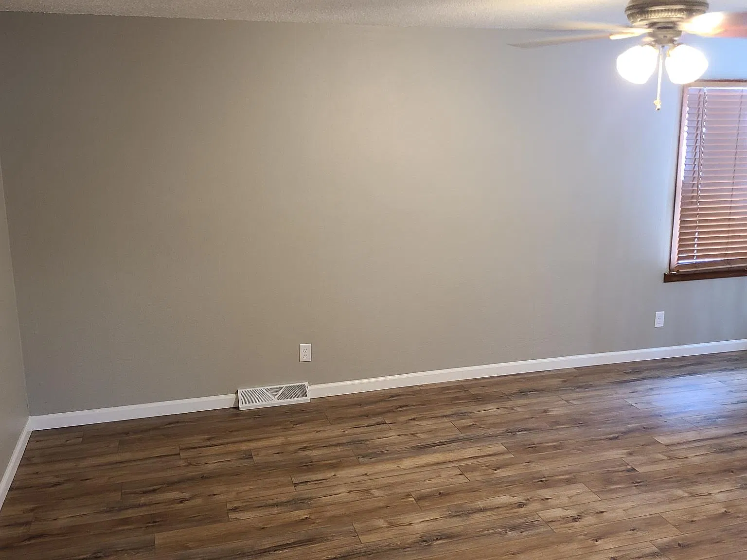 3 bed, 1078 sqft, $1,200 — Photo 2