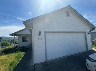 242 Umpqua View Dr, Roseburg, OR 97471