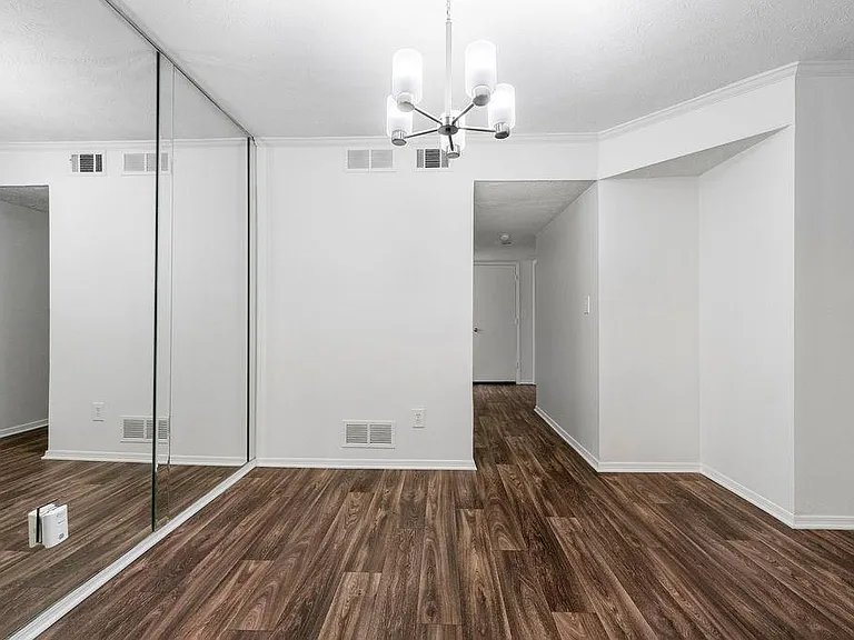 1318 Brockett Pl — Photo 12
