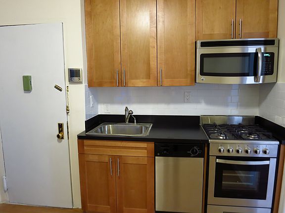 2nd image of 230 E 80th St APT 4B