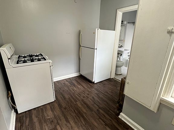 3rd image of 4901 S Packard Ave APT 4