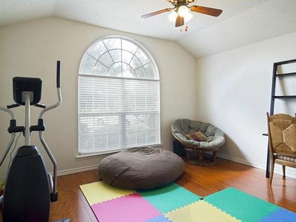 4th image of 1461 Norfolk Ct