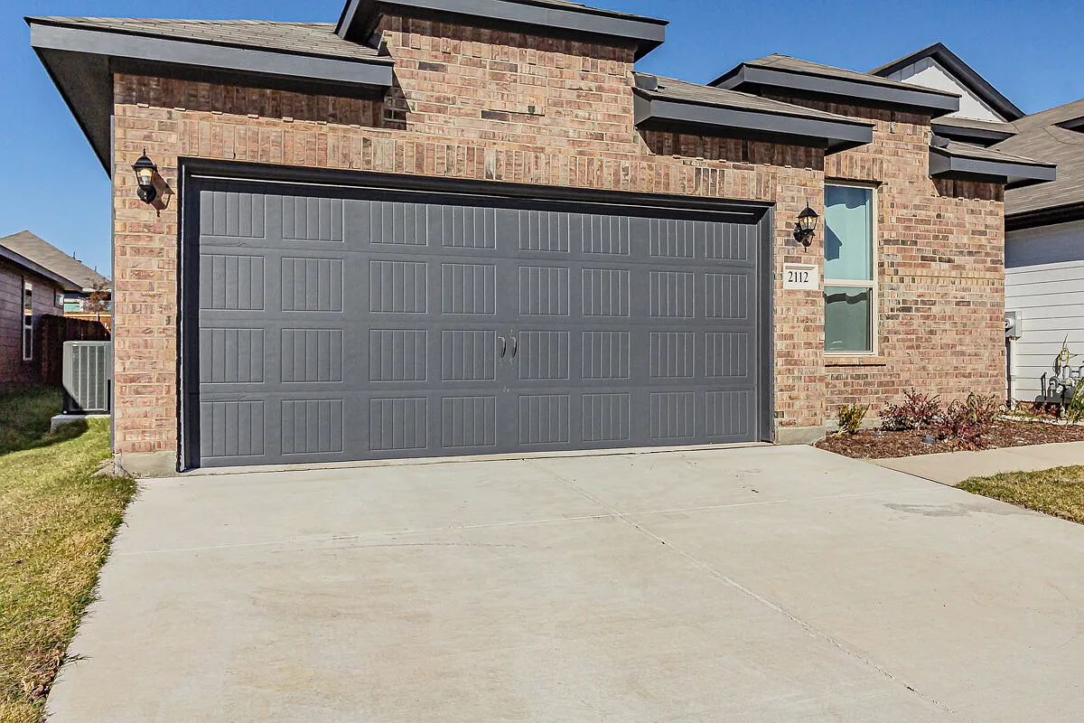3 bed, 2.0 bath, 1424 sqft, $2,050 — Photo 4