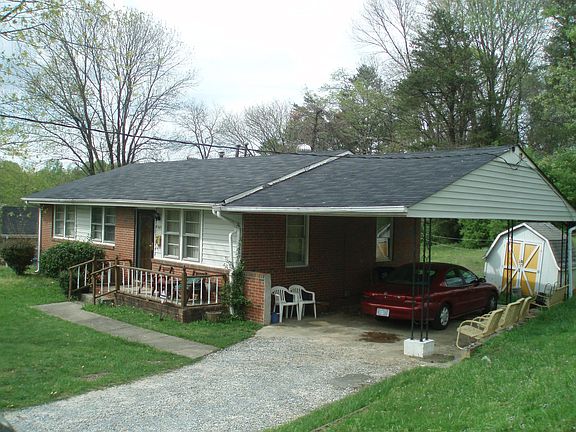 Side Front w/Carport