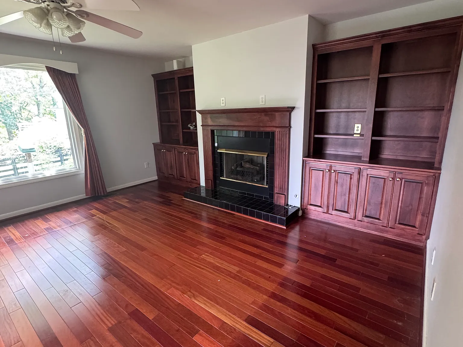725 Stirrup Ct — Photo 3