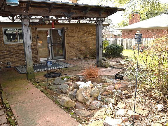 5th image of 1012 Meridith Dr