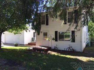 207 S 2nd St, Beaver Creek, MN 56116