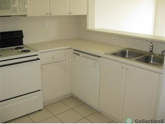 4th image of 1662 SE 27th Dr Unit 200