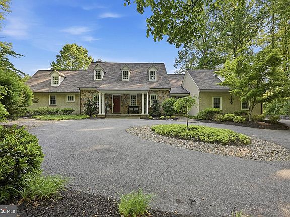 2nd image of 2 Rockland Ridge Rd