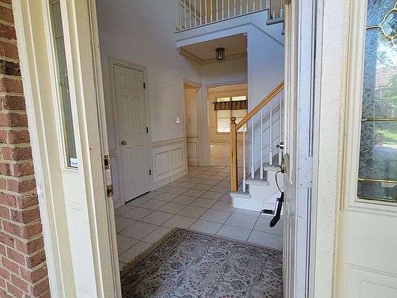 5th image of 1209 Kingsbury Dr